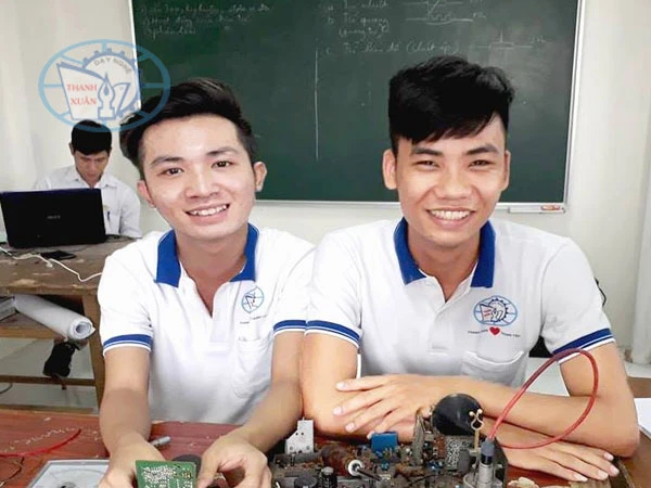 Dạy nghề sửa chữa điện tử
