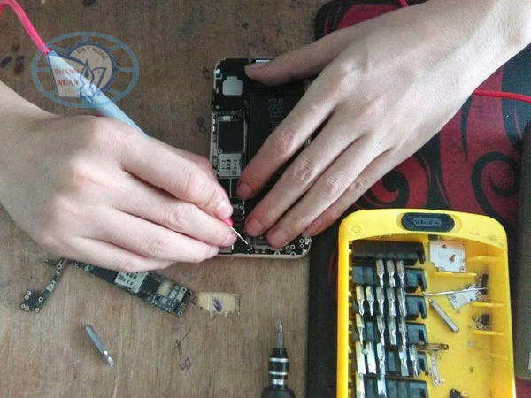 Dạy nghề sửa chữa điện thoại di động