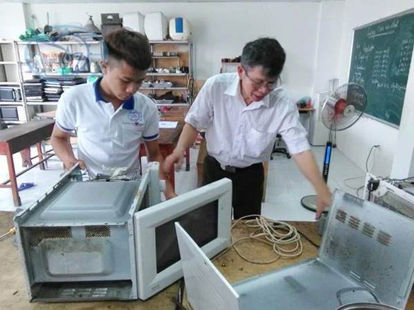Dạy nghề sửa chữa điện dân dụng